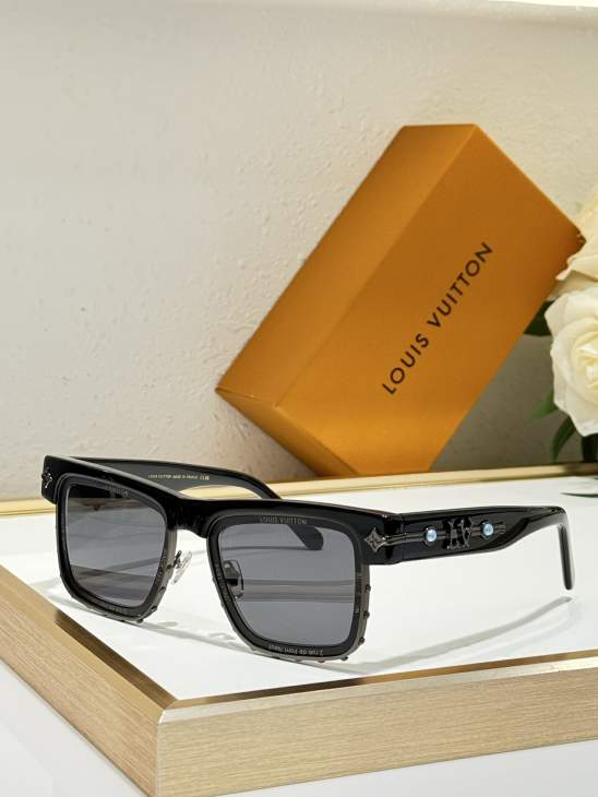 Picture of Louis Vuitton Sunglasses _SKUfw76769760fw